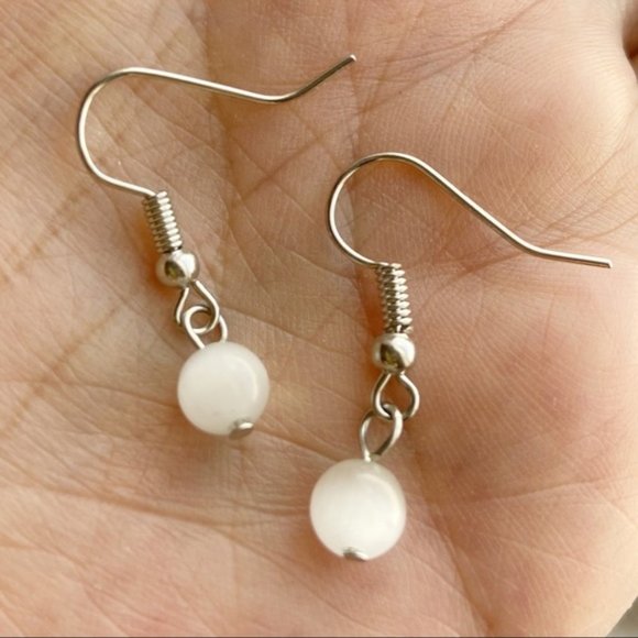 Tiny selenite silver modest earrings 6mm - Picture 1 of 2